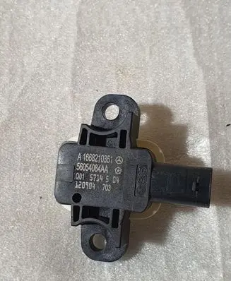 Mercedes-Benz GL X166 Airbag deployment crash/impact sensor A1668210351 56054084AA