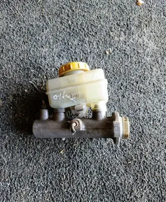 Subaru Outback Master brake cylinder