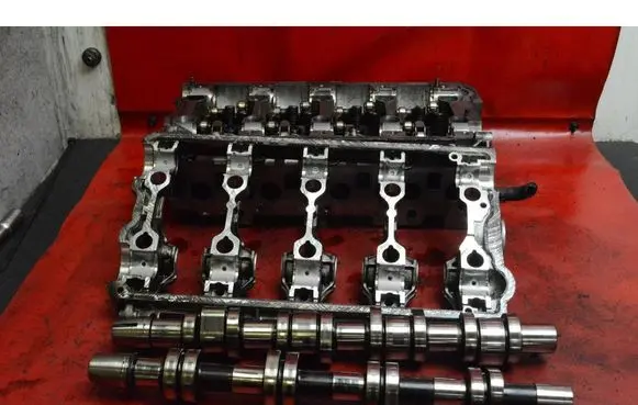 Volkswagen Golf Plus Engine head 06G103373A