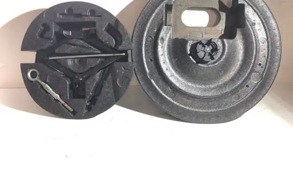 Volvo V70 Spare wheel mounting bracket 31280278