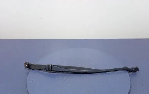 Front wiper blade arm