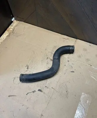 Coolant pipe/hose