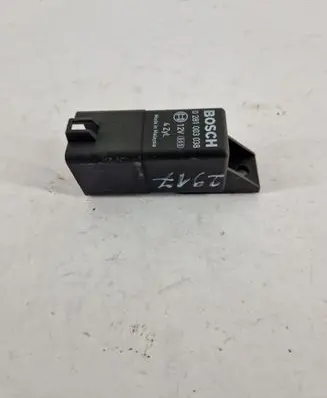 Volkswagen Golf Plus Glow plug pre-heat relay 0281003038