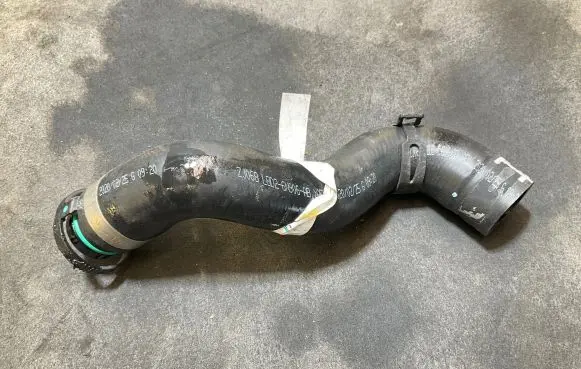 Land Rover Evoque II Engine coolant pipe/hose L8D26N906AB