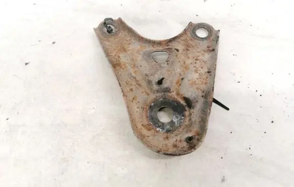Toyota Avensis Verso Engine mounting bracket