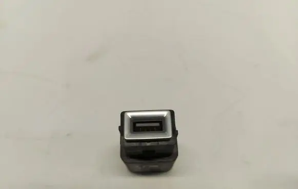 Opel Mokka B USB socket connector 98217039DX