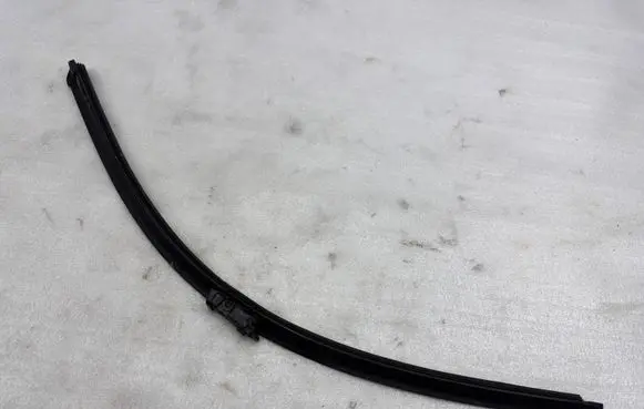 Volvo XC90 Windshield/front glass wiper blade 313