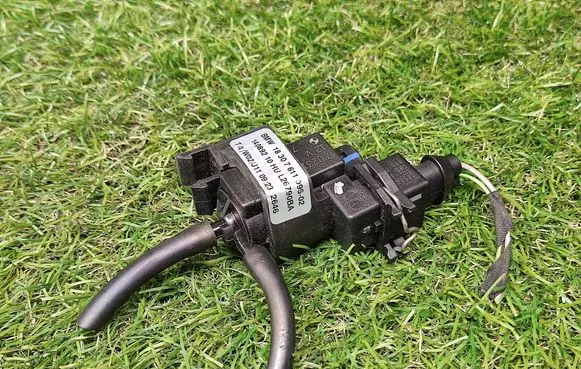 BMW 5 F10 F11 Turbo solenoid valve 7611095 1830761109502