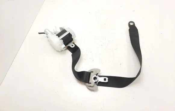 Lexus CT 200H Front seatbelt 7S8870P