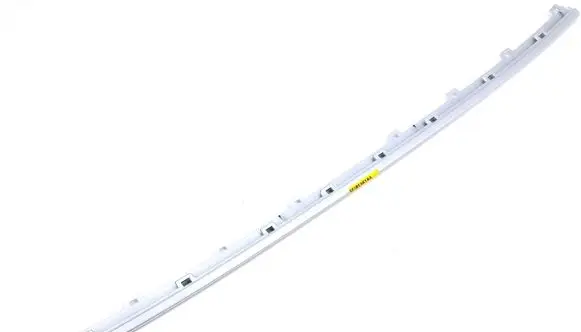 Front bumper splitter molding