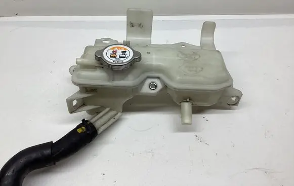 Mazda CX-3 Coolant expansion tank/reservoir S551