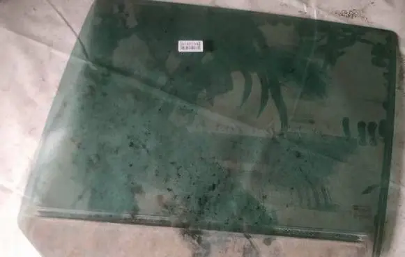 Rear door window glass