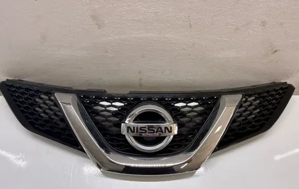 Nissan Qashqai Front bumper upper radiator grill 623104EA0D