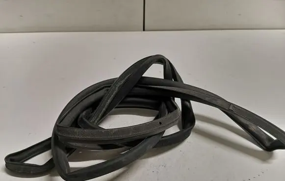 BMW 3 F30 F35 F31 Rubber seal front door (on door) 7258329 7306955