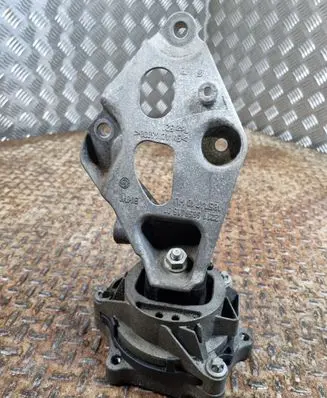 BMW 4 F36 Gran coupe Engine mounting bracket 6859415 6859413