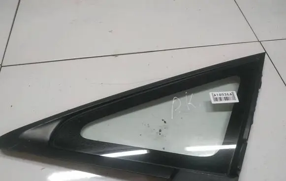 Mazda Premacy Front triangle window/glass as2