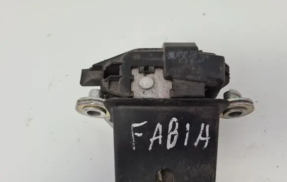 Skoda Fabia Mk2 (5J) Tailgate/trunk/boot lock/catch/latch 5J0827501B