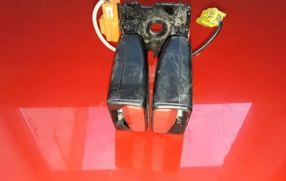 Volvo V40 Middle seatbelt buckle (rear) 31377484 20141209