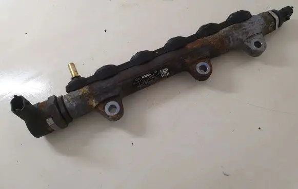 Opel Vivaro Fuel main line pipe 8200853678