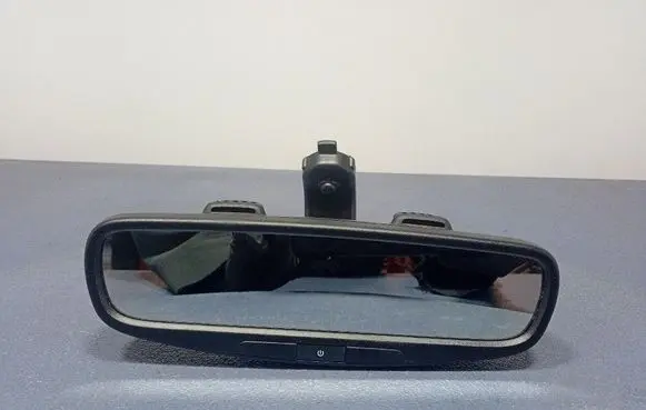 Rear view mirror (interior)