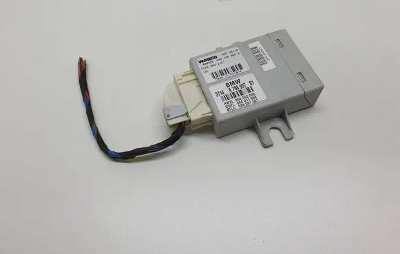 BMW 5 F10 F11 Air suspension control unit module (rear) 6798937 37146798937 3714679893701