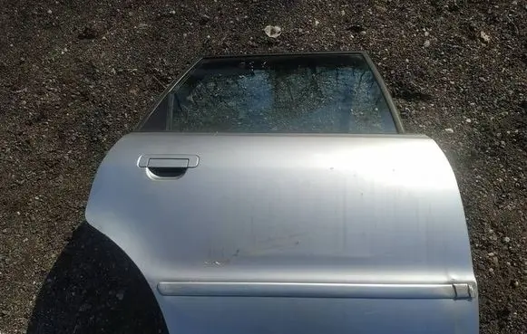 Audi A4 S4 B5 8D Rear door pilkos
