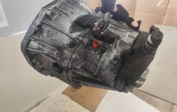Opel Vivaro Manual 6 speed gearbox 8200786850