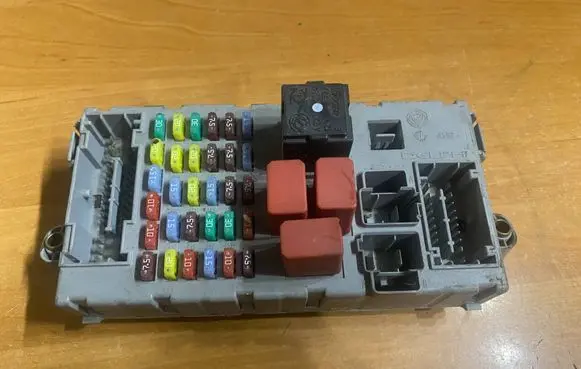 Alfa Romeo 159 Fuse module 50513353 406626 50513353CPL