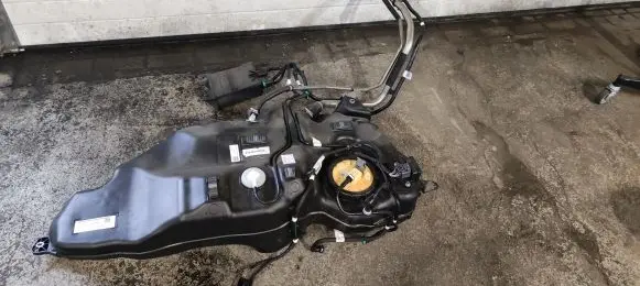 Ford Focus Fuel tank JX619P860AG JX619E857AB JX619H307AB