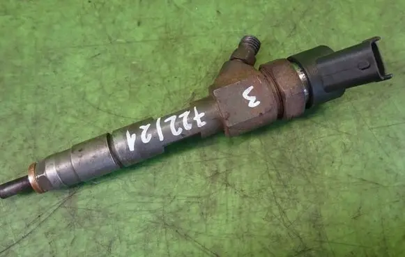 Nissan Primera Fuel injector 0445110110B