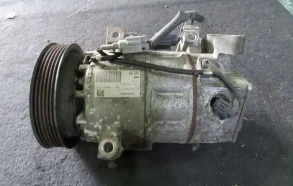 Renault Clio IV Air conditioning (A/C) compressor (pump) 926004990R