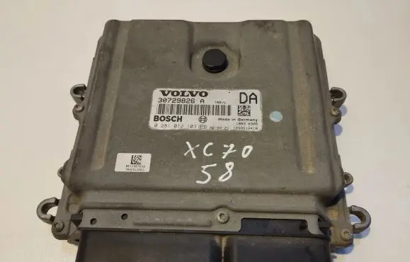 Volvo XC70 Engine control unit/module 30729826A