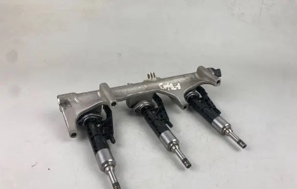 Mini One - Cooper F56 F55 Fuel main line pipe 7639975 7639990