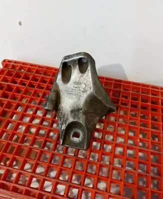 Audi A8 S8 D3 4E Gearbox mounting bracket 4E0399113AJ