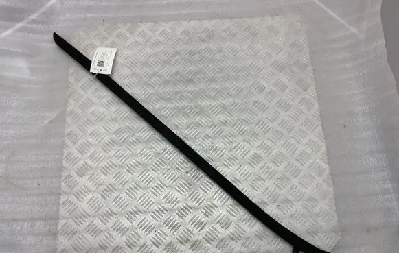 BMW 2 F46 Windshield trim 7331508