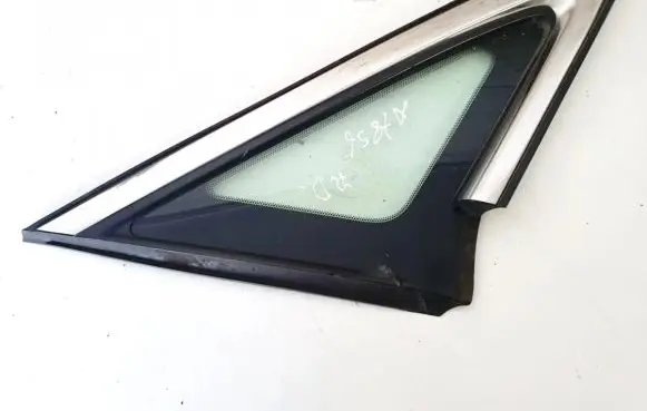 Mazda CX-7 Front triangle window/glass 