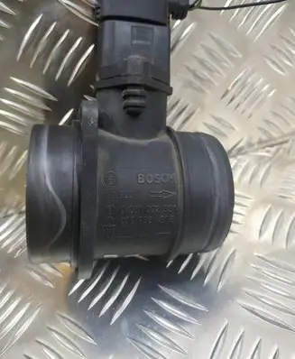 Volkswagen Touran I Mass air flow meter 038906461B