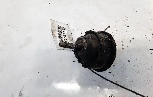 Peugeot 206 Engine mount bracket 