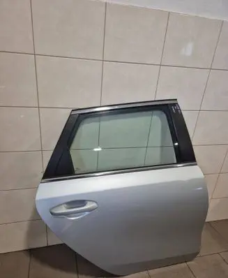 KIA Ceed Rear door 