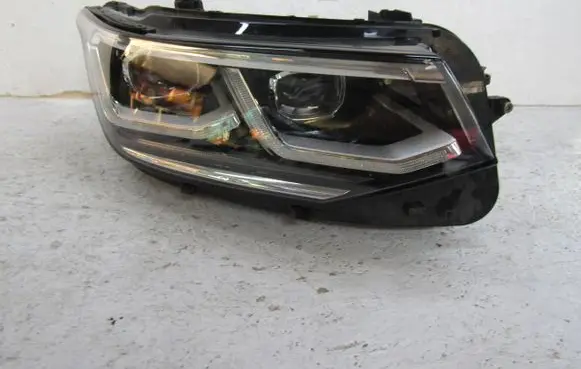 Volkswagen Tiguan Headlight/headlamp 5NN941082D