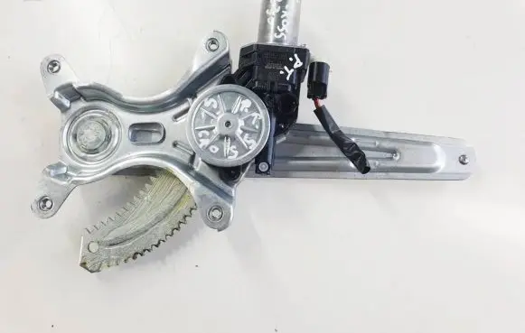 Suzuki SX4 S-Cross Front door window regulator with motor 