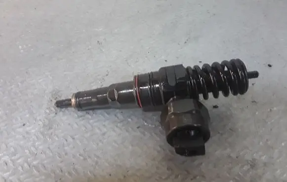 Volkswagen Sharan Fuel injector 038130073AC 0414720029