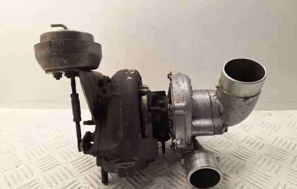Toyota Auris 150 Turbo 172010R021 07030600107