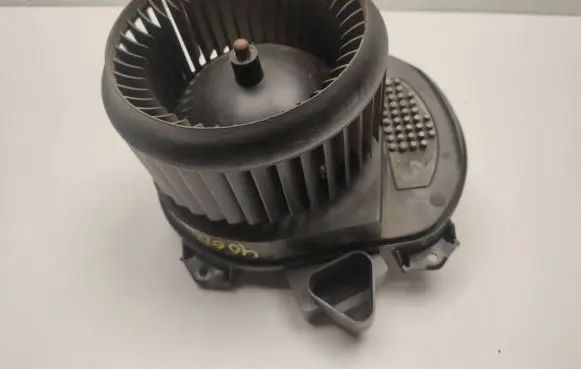 Mercedes-Benz B W246 W242 A/C air flow flap actuator/motor A2469064200