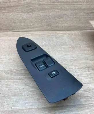 Mazda MPV Electric window control switch 1774E98