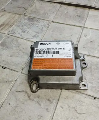 Volkswagen Touareg I Airbag control unit/module 3D0909601E 0285001733