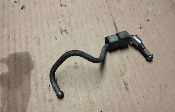 Chrysler Voyager Fuel injector supply line/pipe 