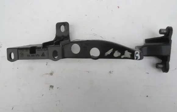 Porsche Cayenne (9PA) Headlight/headlamp mounting bracket 7L0805734