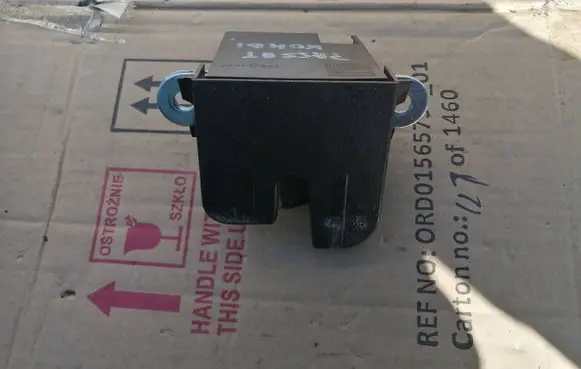 Volkswagen PASSAT B6 Tailgate/trunk/boot lock/catch/latch