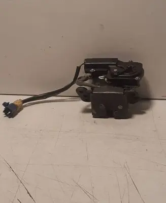Toyota Corolla Verso AR10 Tailgate lock latch 1511